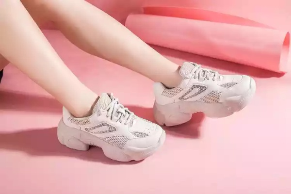医药品牌女鞋大牌百搭，时尚与健康的双重选择