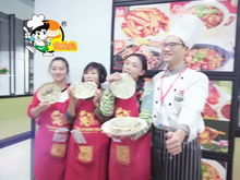 气球摆摊，小生意也能赚大钱