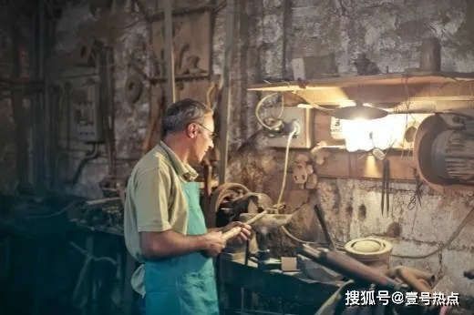 铁匠致富，一部热血励志的小说故事