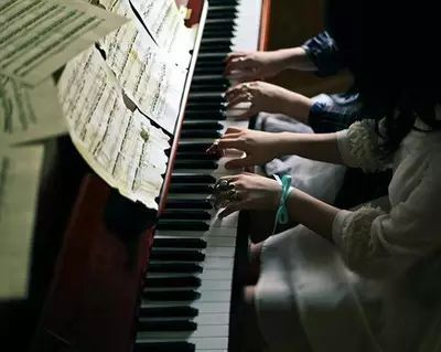 学钢琴做什么最赚钱？女生如何把握机会