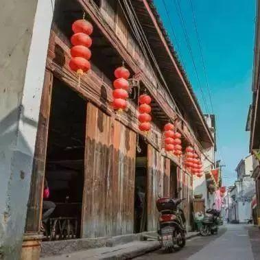 村口铺面如何选品才能赚钱？热门畅销商品解析