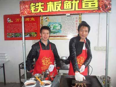 晚上摆摊做什么小吃容易赚钱？看我一一揭秘！