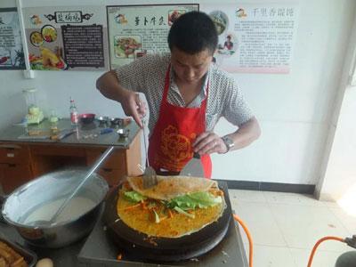 晚上摆摊做什么小吃容易赚钱？看我一一揭秘！