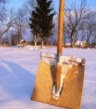 雪铲户外品牌—探索户外探险的必备工具