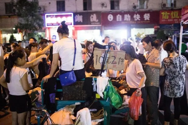 创业者摆摊方式大盘点，从街头到数字时代的多元策略