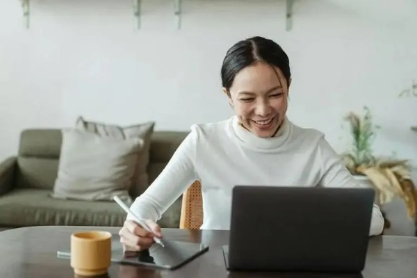 42岁女人想赚钱，这些项目值得一试—从实例看中年女性的创业之路
