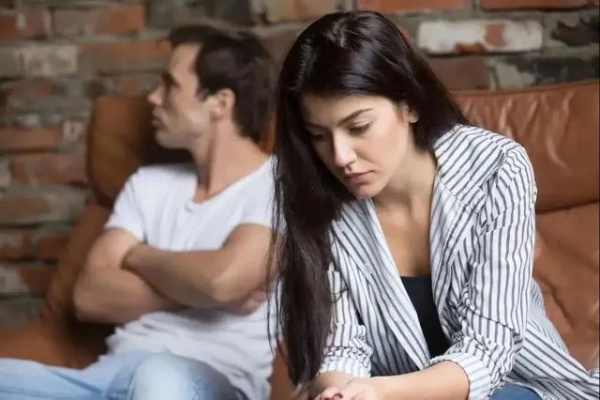 老公外遇了？教你如何巧妙盗取他的号和聊天记录，揭开真相！