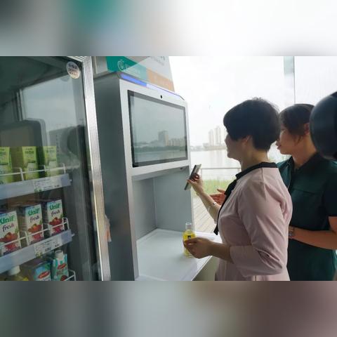 便利店羊小咩享花卡套出惊喜，消费新体验来袭！