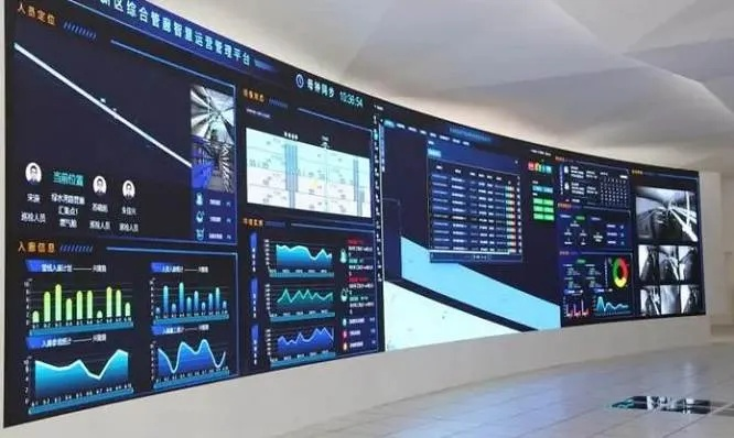 走进上海智慧管廊，图片展示柜里的未来城市脉络