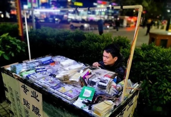 摆小摊做什么生意赚钱呢？从实例与市场趋势看摆摊经济