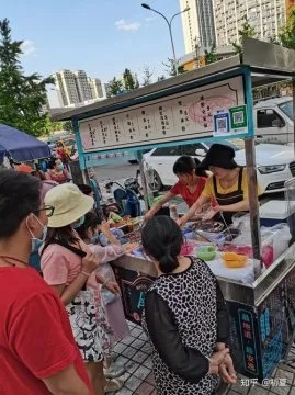 去外面摆摊做什么能赚钱？这些热门项目或许能帮你！