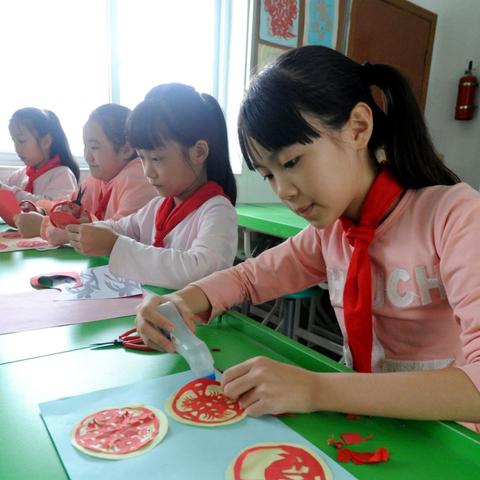 母婴品牌彩虹—为宝宝打造多彩成长之旅