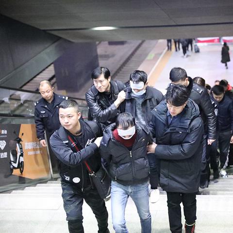 如何盗取女友的QQ密码或聊天记录？