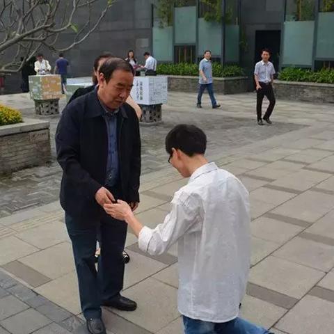 揭秘微信聊天记录时间修改之谜，揭秘技巧与风险