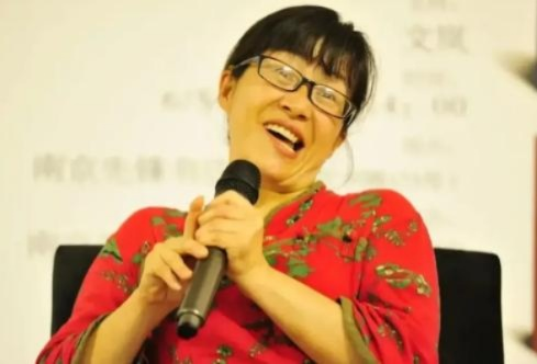 余秀华与广告收入，探究诗人的商业化之路