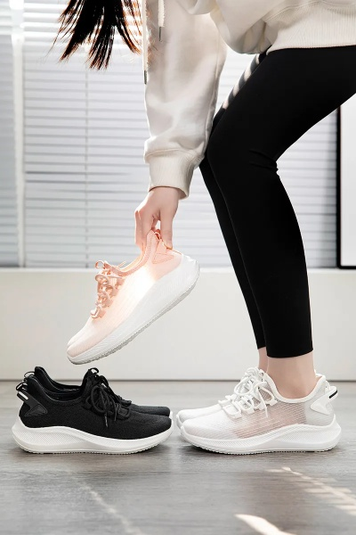 女性运动休闲鞋的时尚与健康