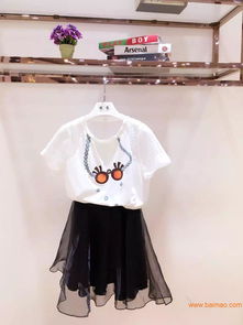 化妆品品牌与衣服搭配的艺术