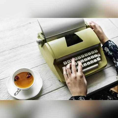 大学的文案创作，探索赚钱多的途径与案例解析