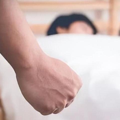 如何偷看老婆微信聊天记录而不被发现？揭秘技巧与案例分析