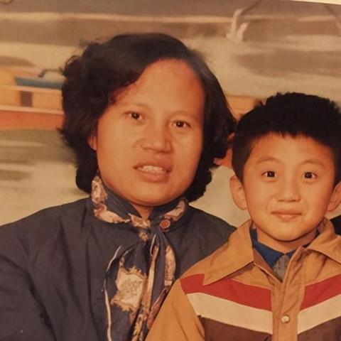 娱乐圈做什么赚钱容易？深度解析各种途径与案例