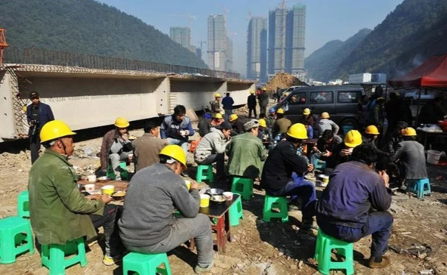 工地旁排队做什么生意赚钱？这些商机你抓住了吗？