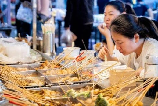 市场做什么小吃赚钱呢？女孩们的创业好选择