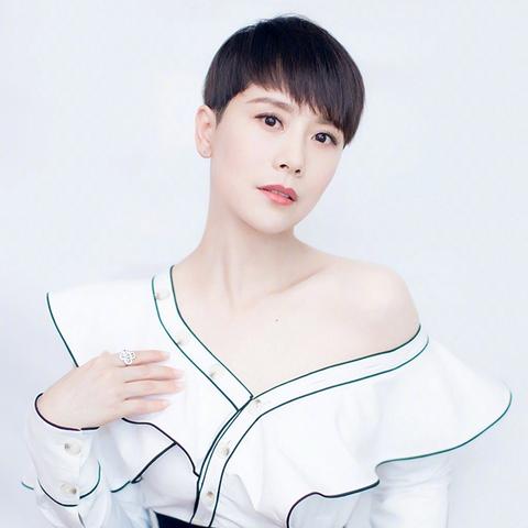 打造完美妆容的秘密武器—化妆品品牌套装