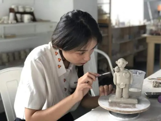 玩陶艺做什么赚钱多？深度解析陶艺行业的盈利途径与案例