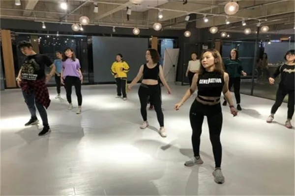 舞蹈室加盟的全方位解读，机会与挑战并存