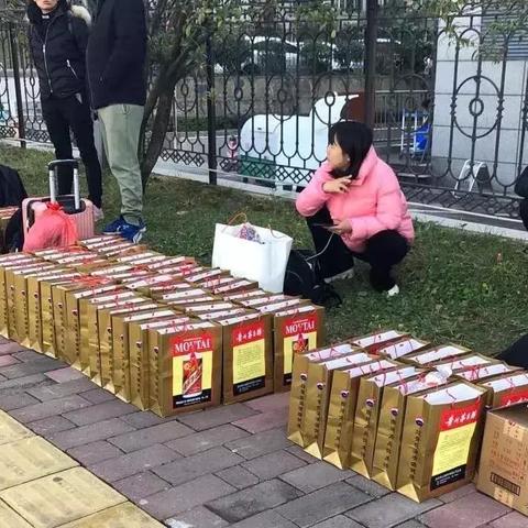 羊小咩便荔卡套出来黄牛，揭秘网络购物中的黑市现象