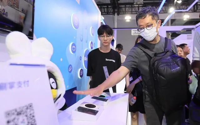 羊小咩便荔卡套出来航天钞，揭秘背后的金融创新与科技魅力