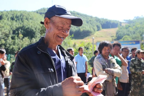 致富脱贫之道，多维度解析与实践案例分享