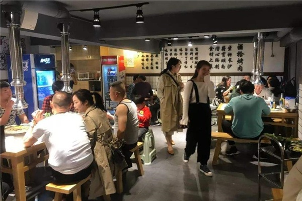 目前餐饮行业做什么最赚钱？看我一一揭秘热门商机与成功案例
