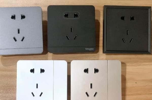 选择装修插座，品牌大比拼，哪个更靠谱？
