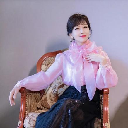 口红与汽车品牌—美丽与力量的结合