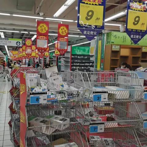 品牌母婴店清仓大促销—宝贝成长的黄金时刻，我们与您同行！