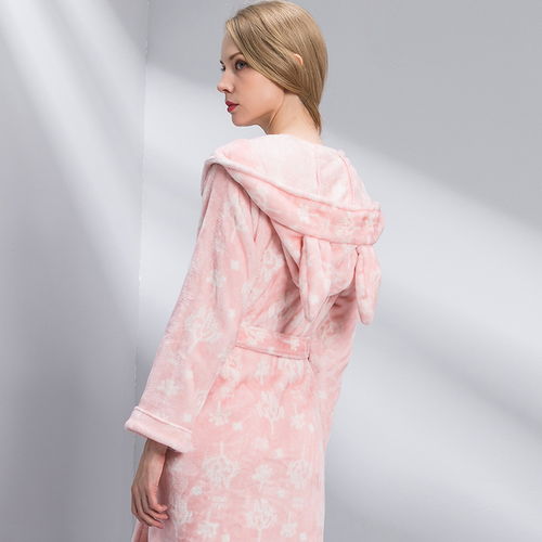 探索高端家居服品牌，奢华与舒适并存