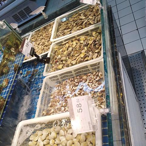 汽车品牌商超店的崛起与挑战