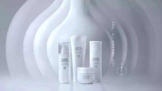 探索黑白化妆品的世界，经典与创新的交融