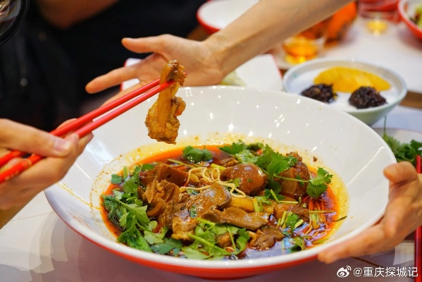 羊小咩便荔卡套出来重庆当面，一场别开生面的美食之旅