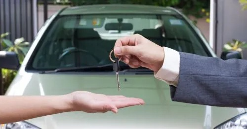 抖音月付提10万的车，提车后能提现吗？揭秘月付购车背后的真相！