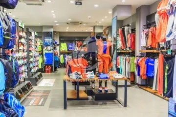 运动品牌店，探索户外装备的天堂