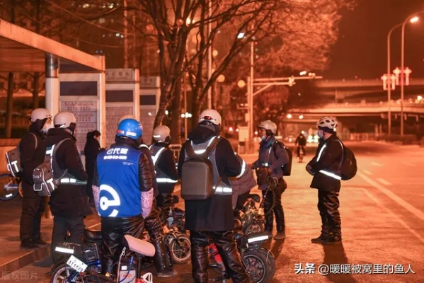夜幕下的双职挑战，代驾与外卖的赚钱策略
